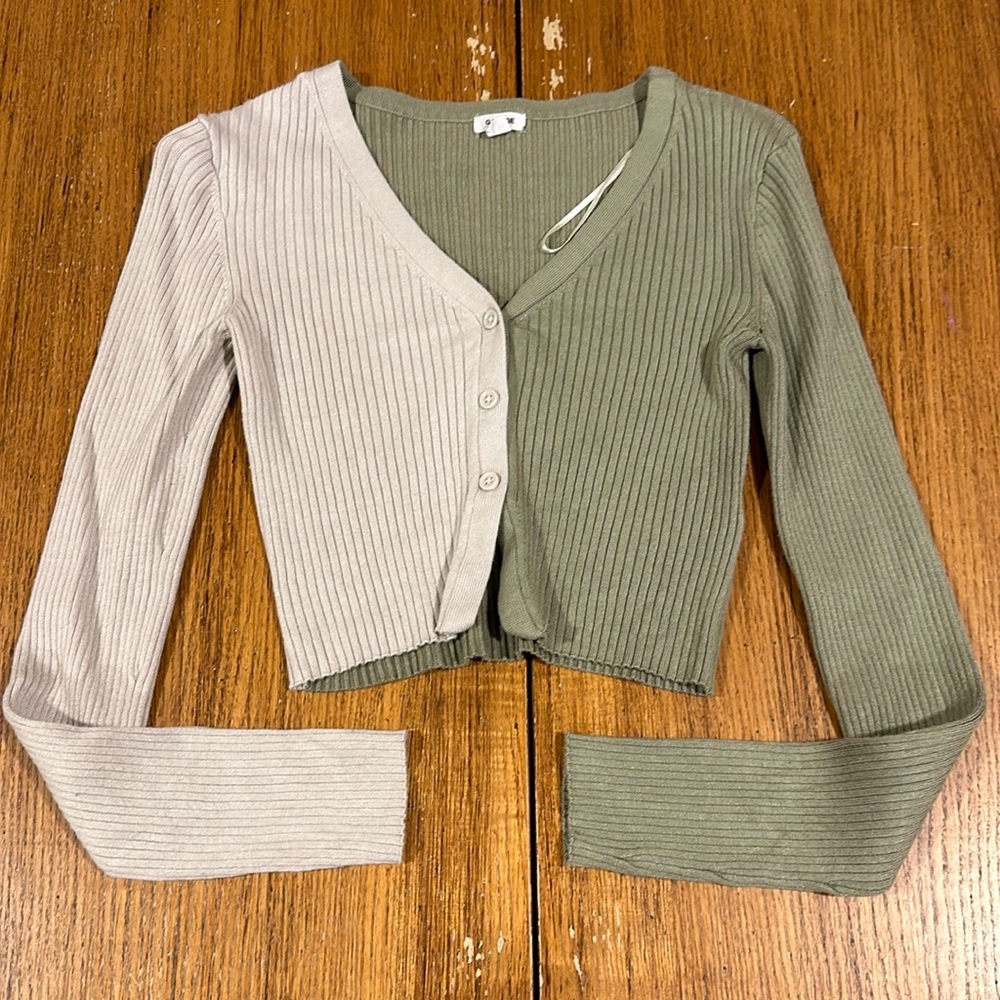 GARAGE Cropped Buttoned Long Sleeves